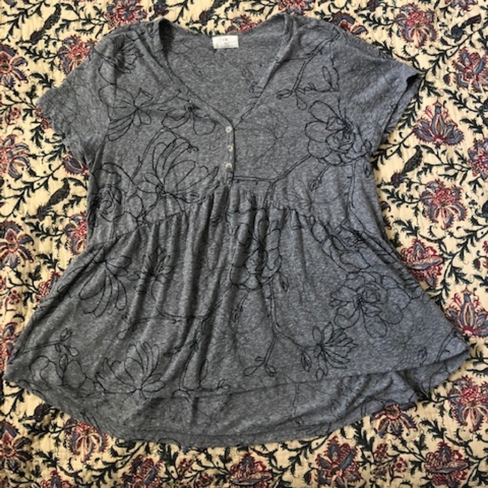 Anthropologie - T.La Wilder Grey Floral Top
